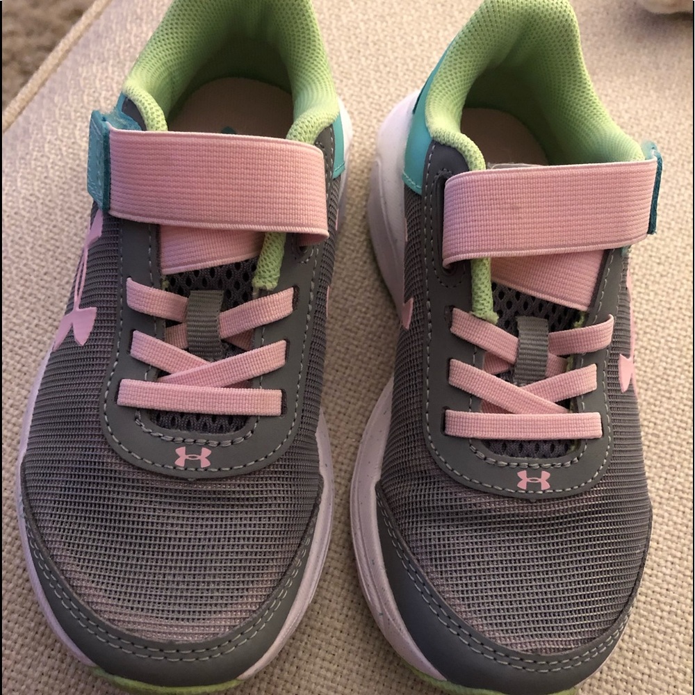 Under Armor girls sneakers